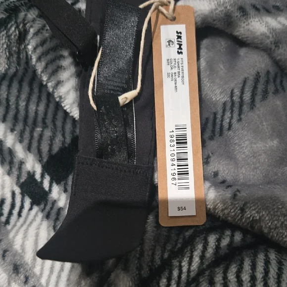 Skims Fits Everybody T-shirt Bra - Picture 4 of 6